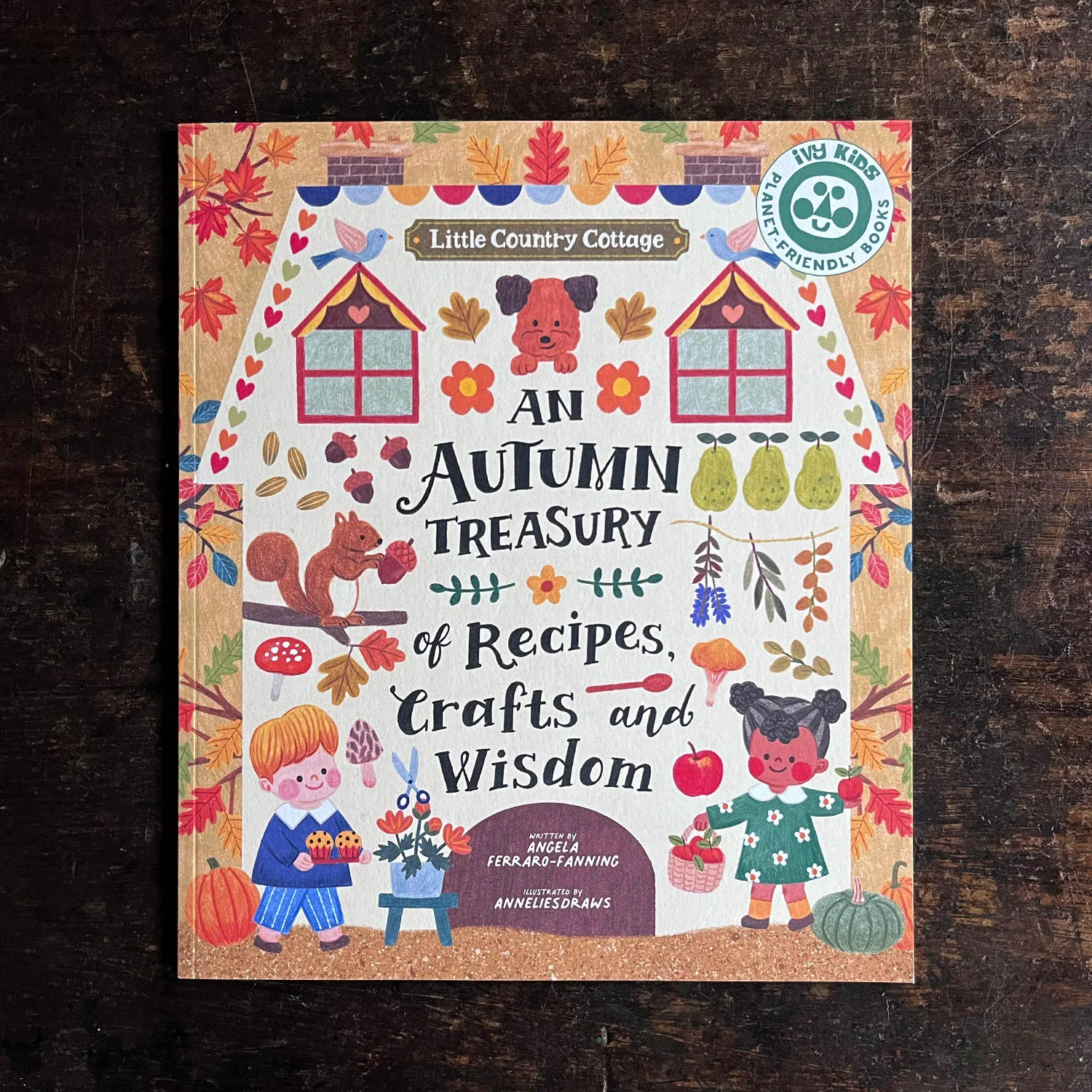 Little Country Cottage: An Autumn Treasury of Recipes, Crafts and Wisdom