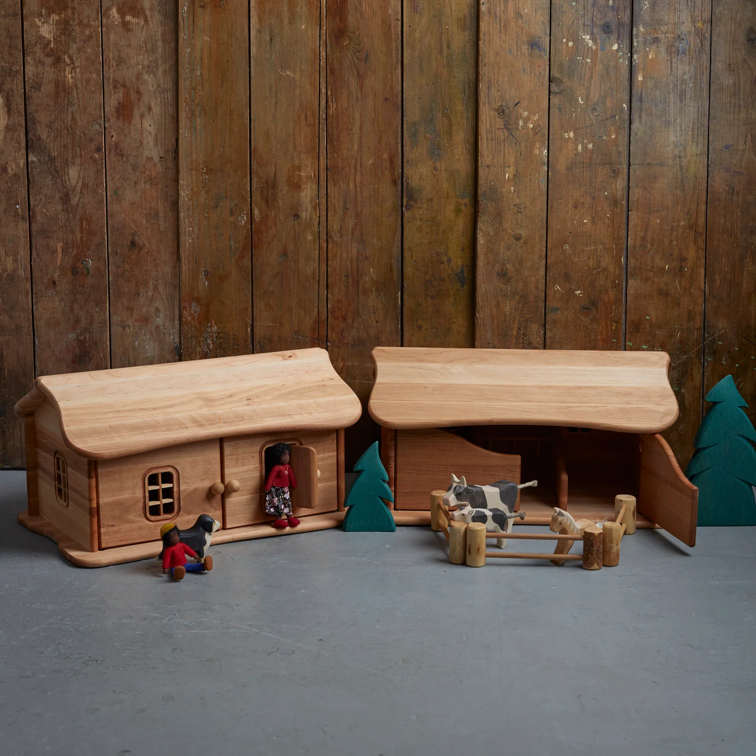 Wooden Stable - Natural - Image 4