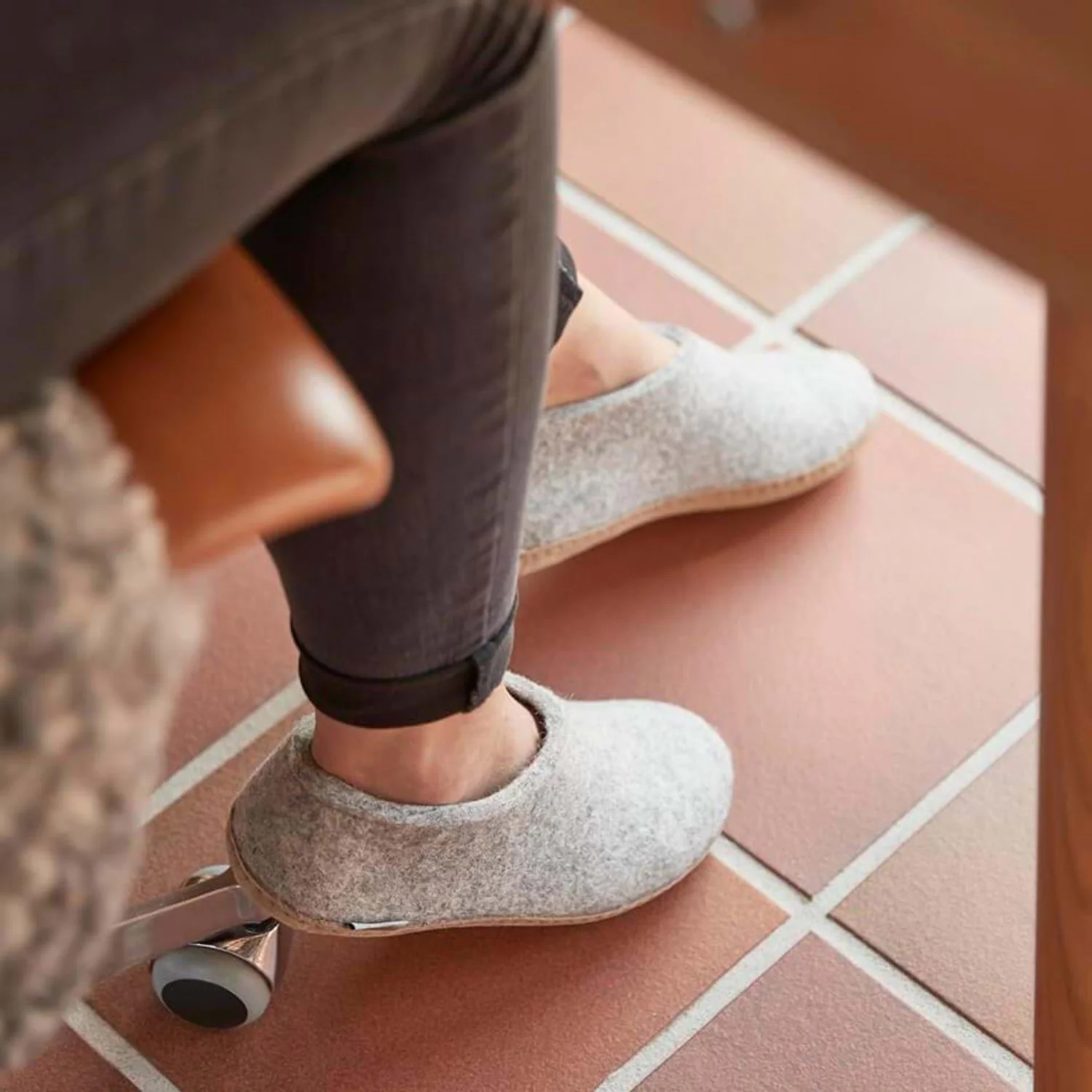Adults Felted Wool Slipper Shoe - Grey - Image 4