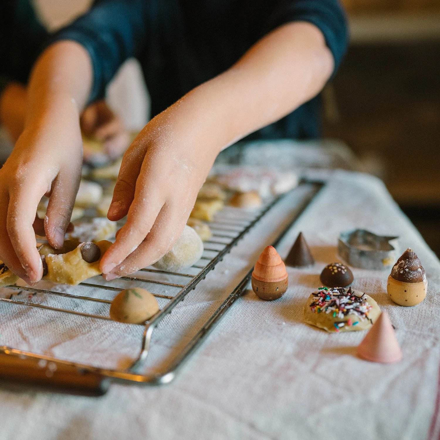 Wooden Bakes - 12 Pieces - Image 6