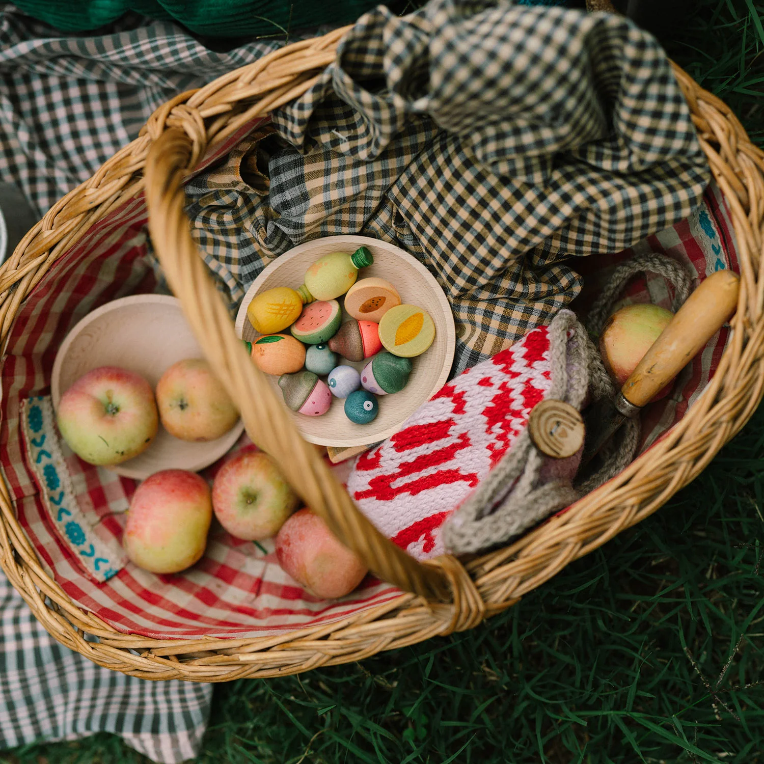 Wooden Fruits - 12 Pieces - Image 3