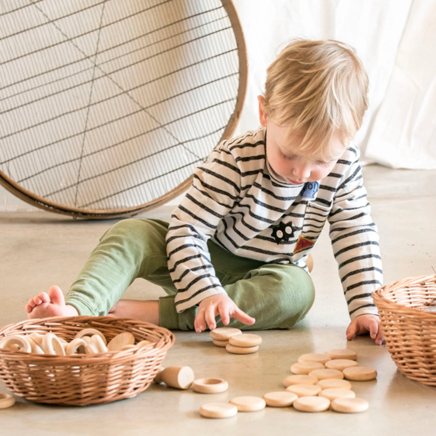 Wooden Natural Nins, Rings & Coins - 48 Pieces - Image 2