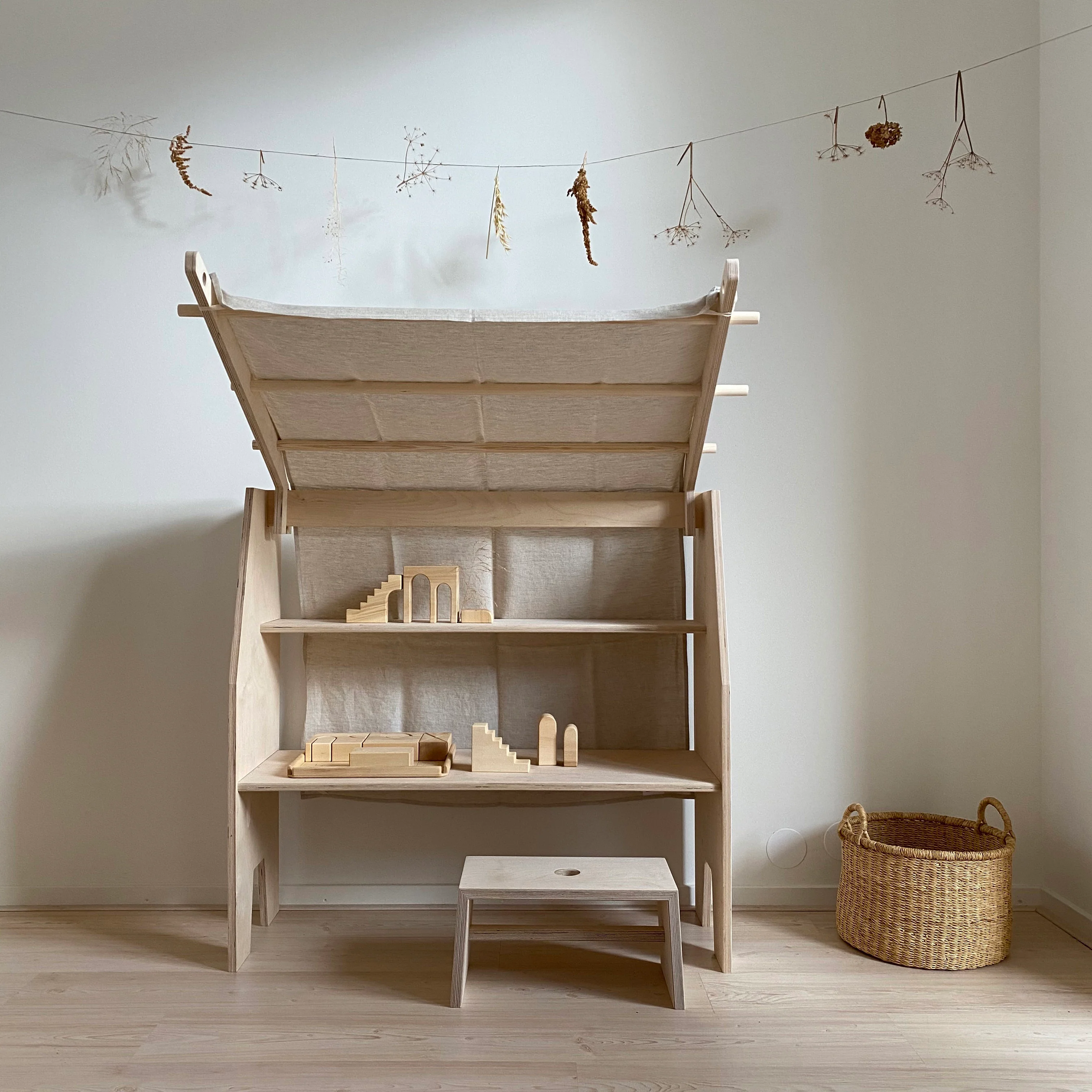 Wooden Shizu Play Stand with Roof & Linen - Image 3