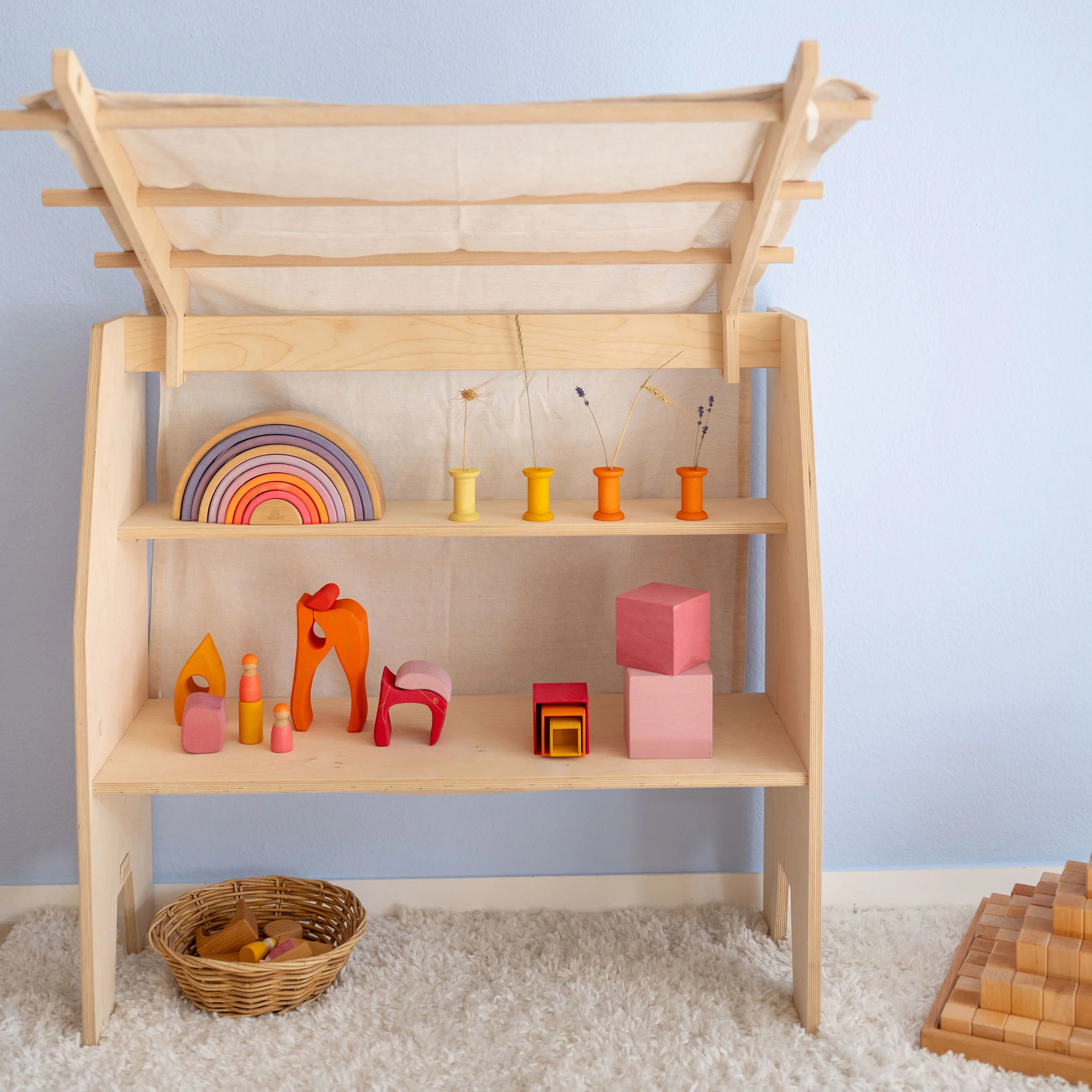 Wooden Shizu Play Stand with Roof & Linen - Image 5