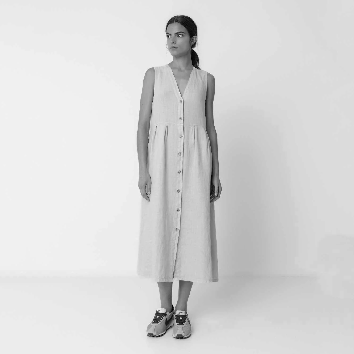 Women's Linen Reversible Button Dress - Carbon - Image 3