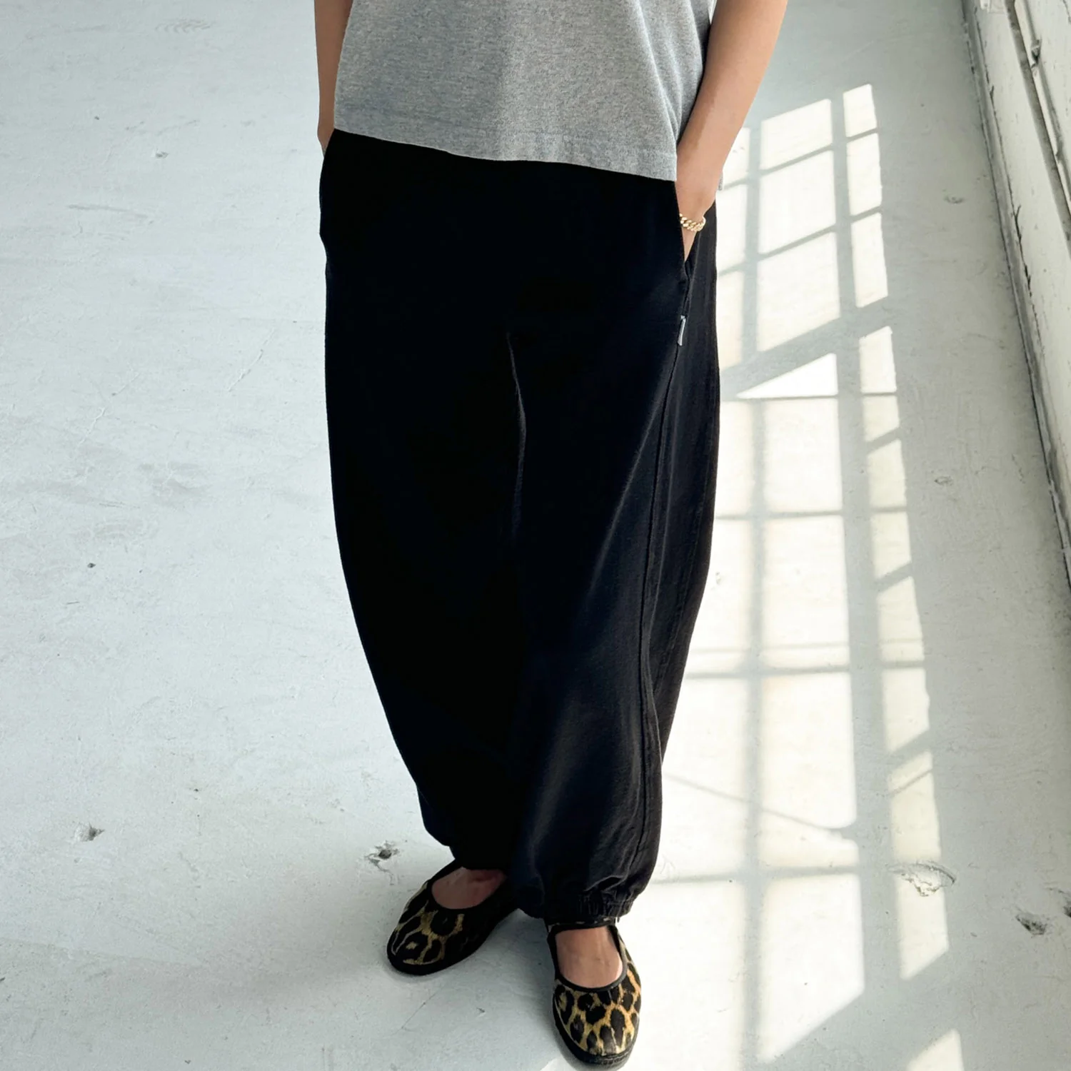 Women's Cotton Balloon Pants - Black - Image 4