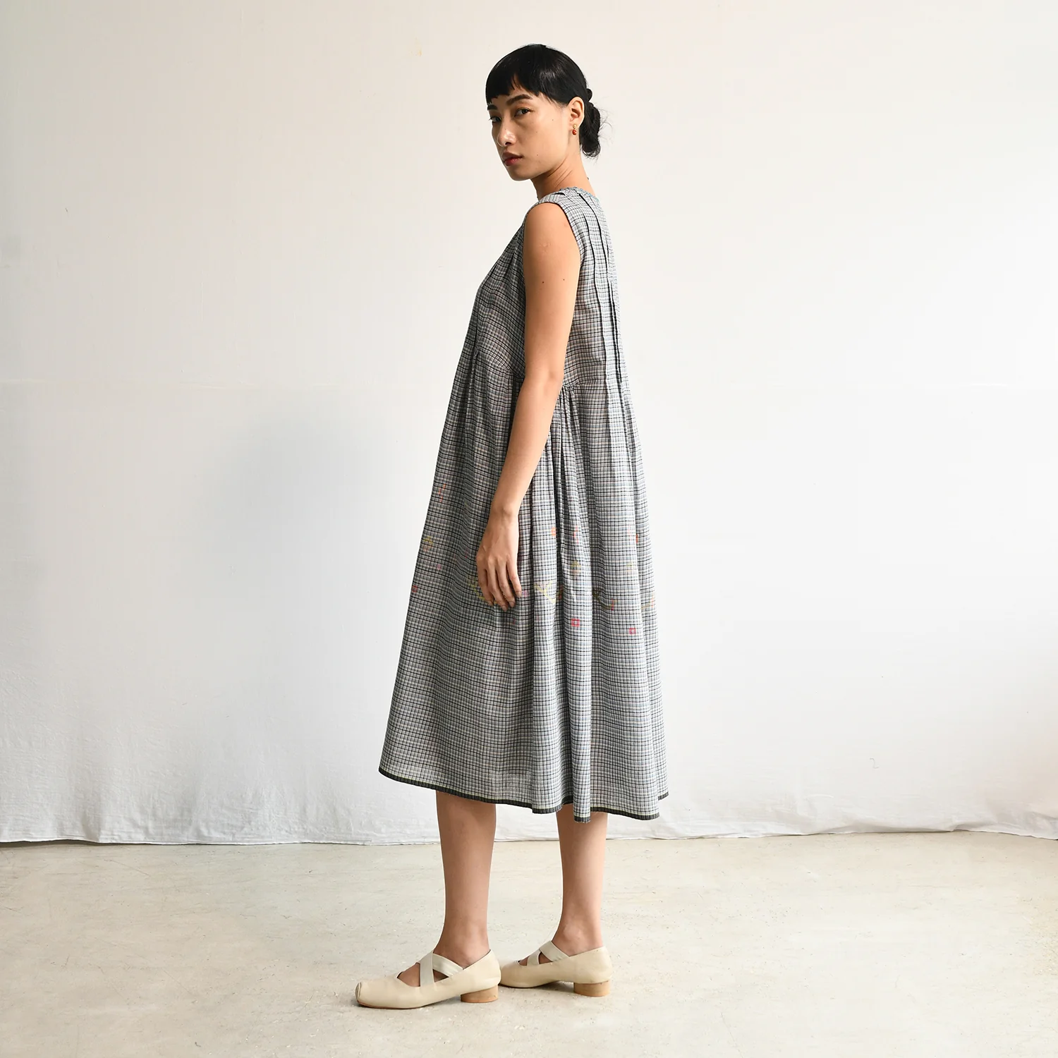 Women's Handloomed Cotton Nori Dress - Sepia Check - Image 11