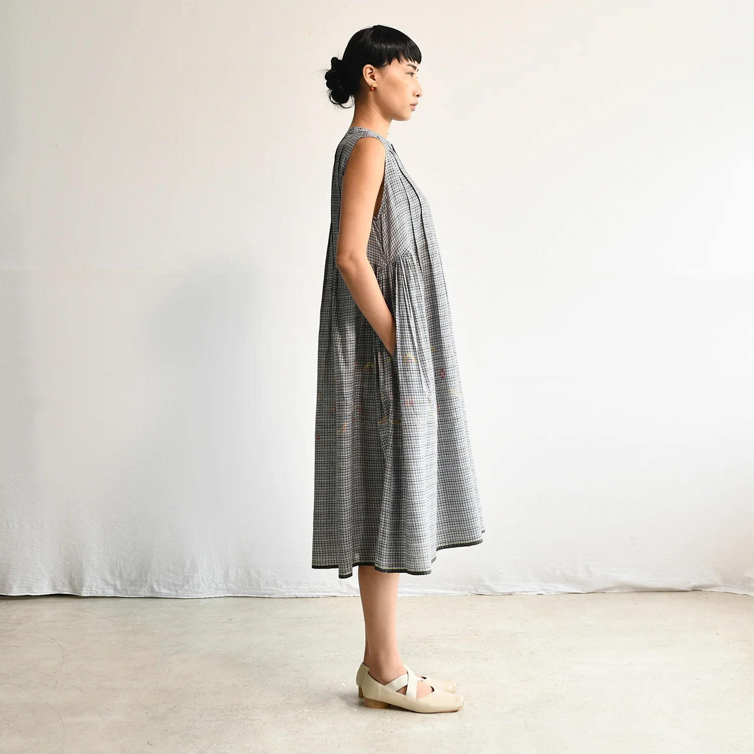 Women's Handloomed Cotton Nori Dress - Sepia Check - Image 13