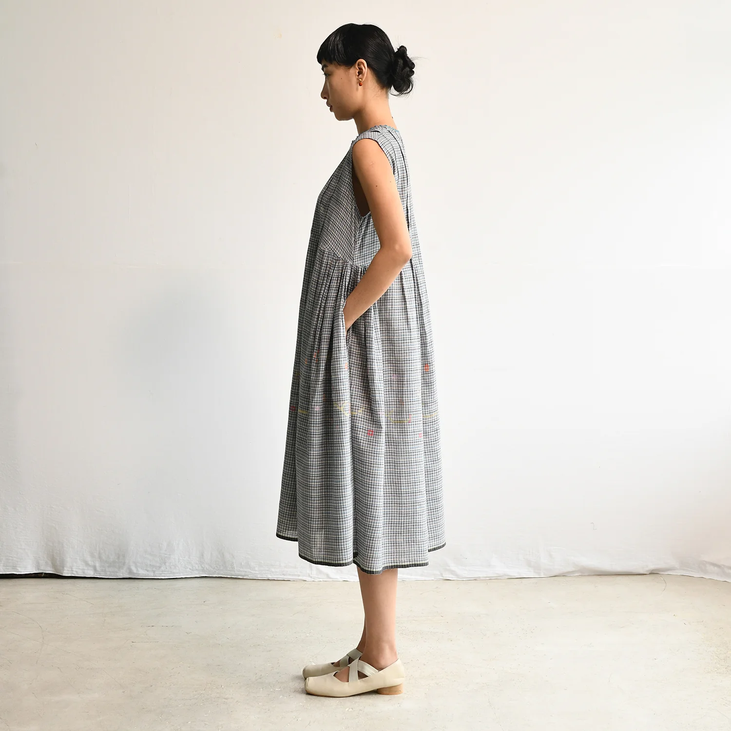 Women's Handloomed Cotton Nori Dress - Sepia Check - Image 9