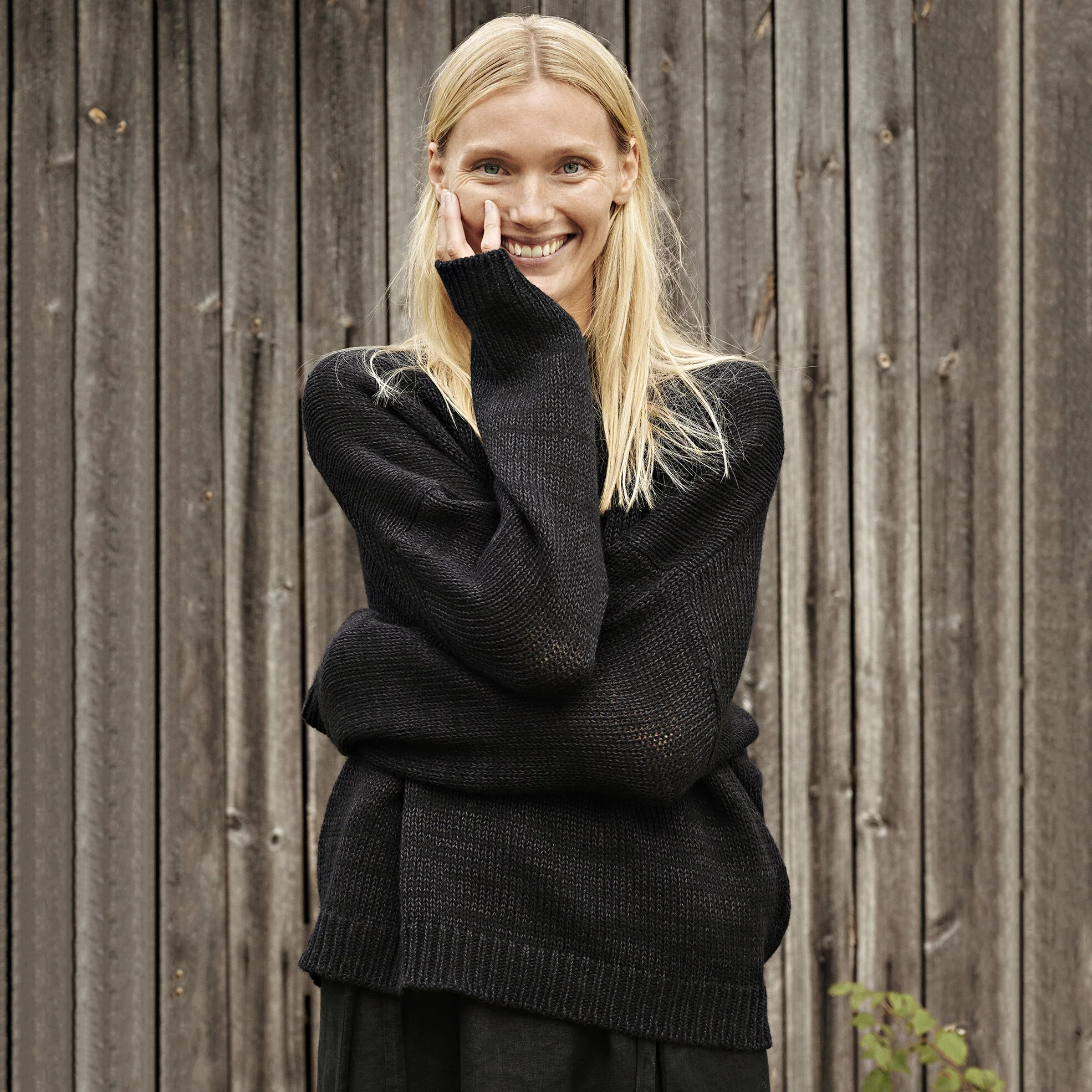 Women's Linen/Wool Knit Sweater - Black