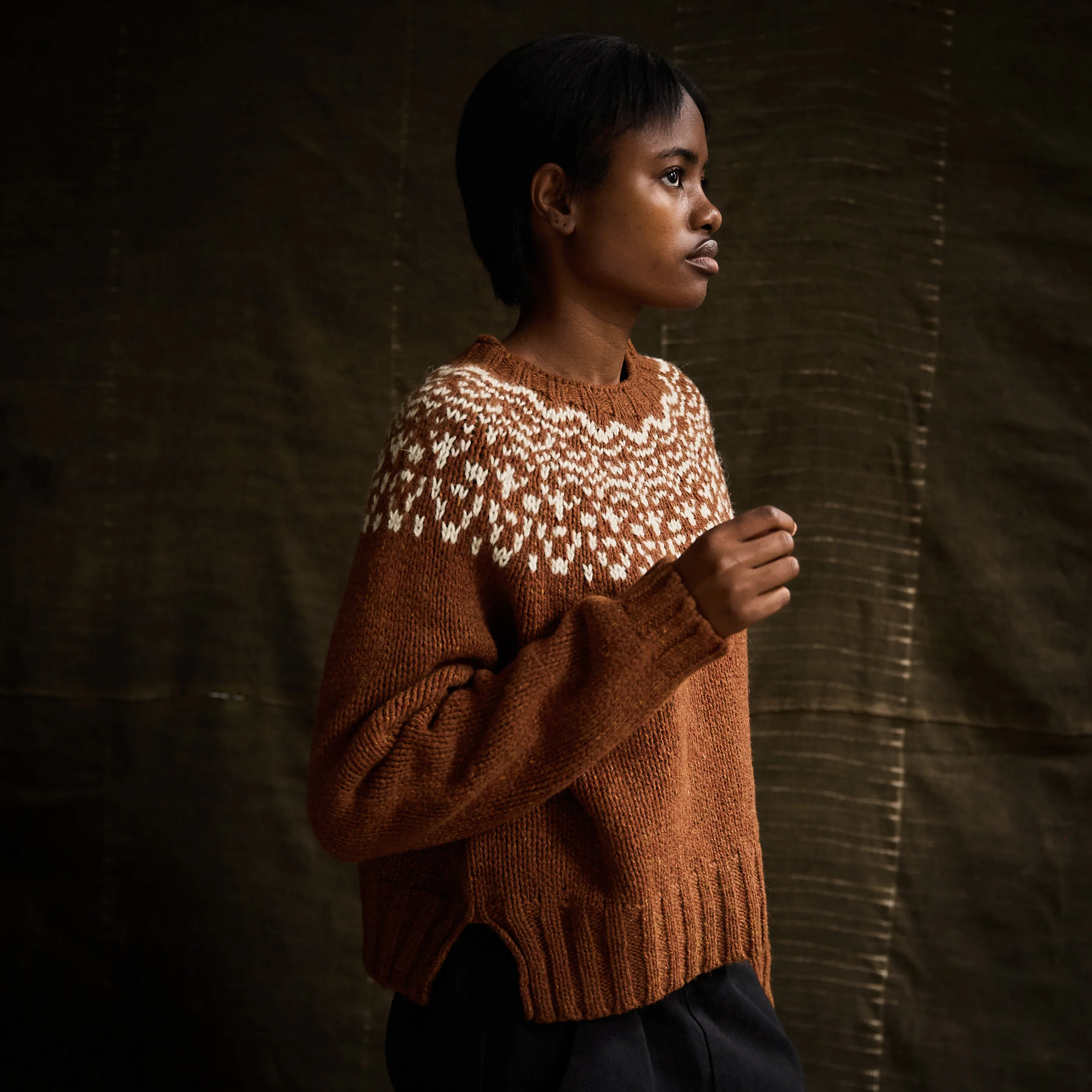 Cropped Isle Women's Sweater - Donegal Wool - Cinnamon