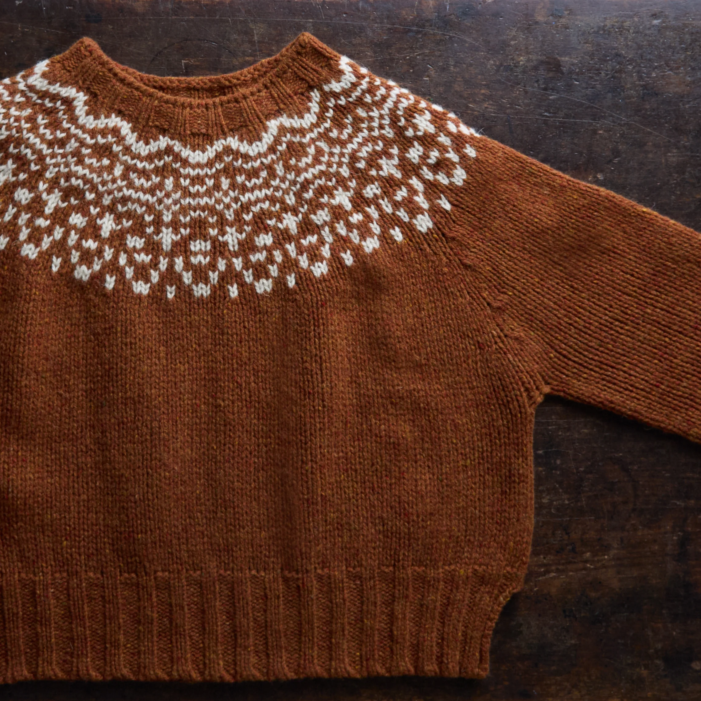 Cropped Isle Women's Sweater - Donegal Wool - Cinnamon - Image 4