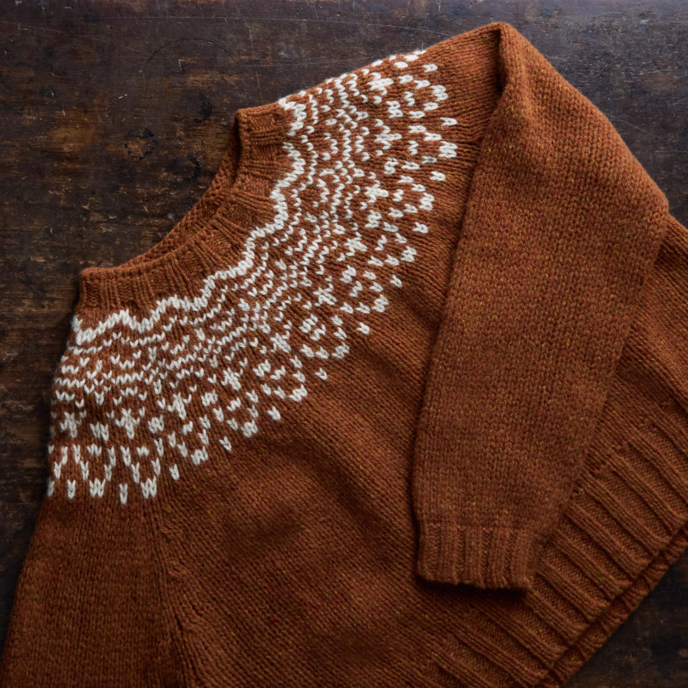 Cropped Isle Women's Sweater - Donegal Wool - Cinnamon - Image 5