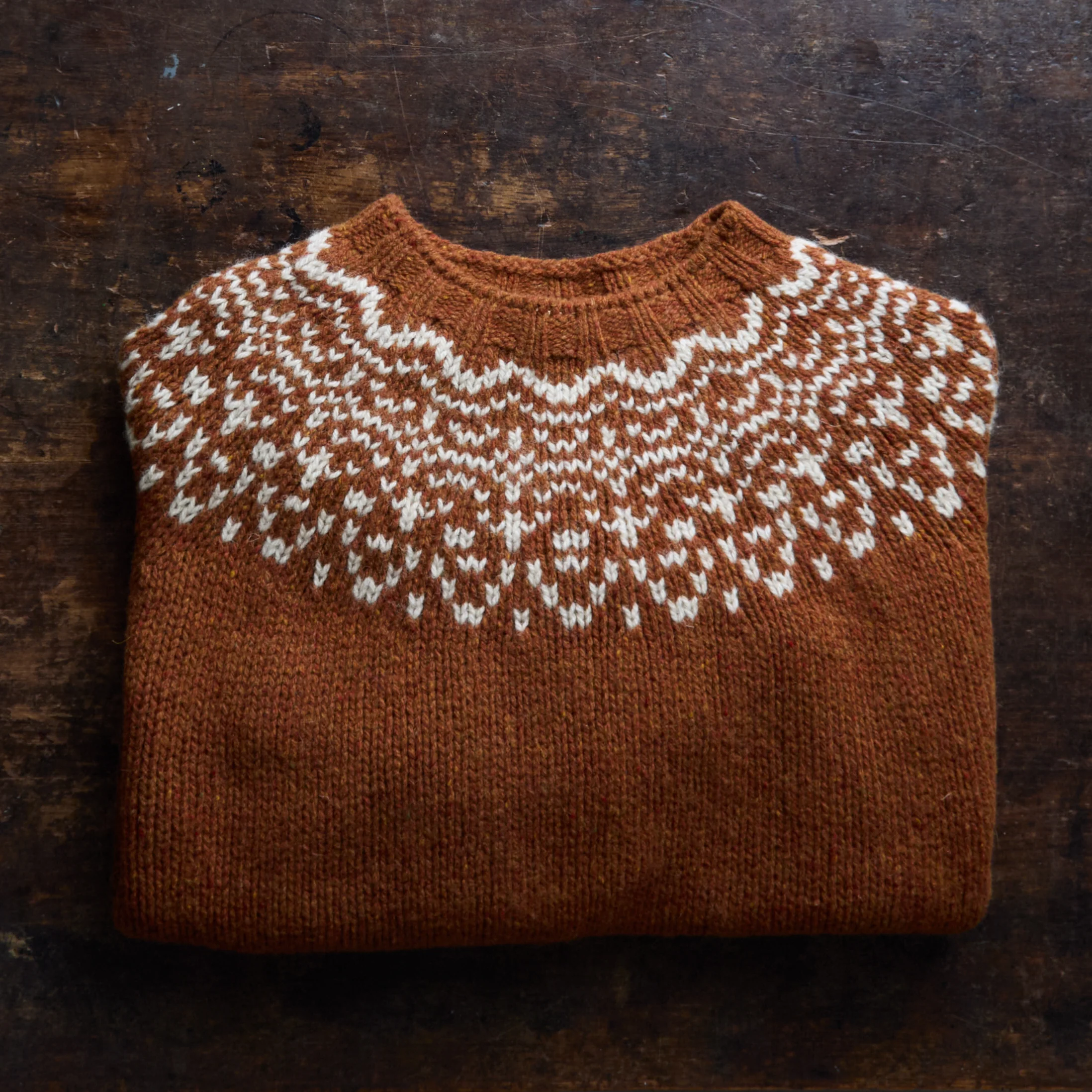 Cropped Isle Women's Sweater - Donegal Wool - Cinnamon - Image 6