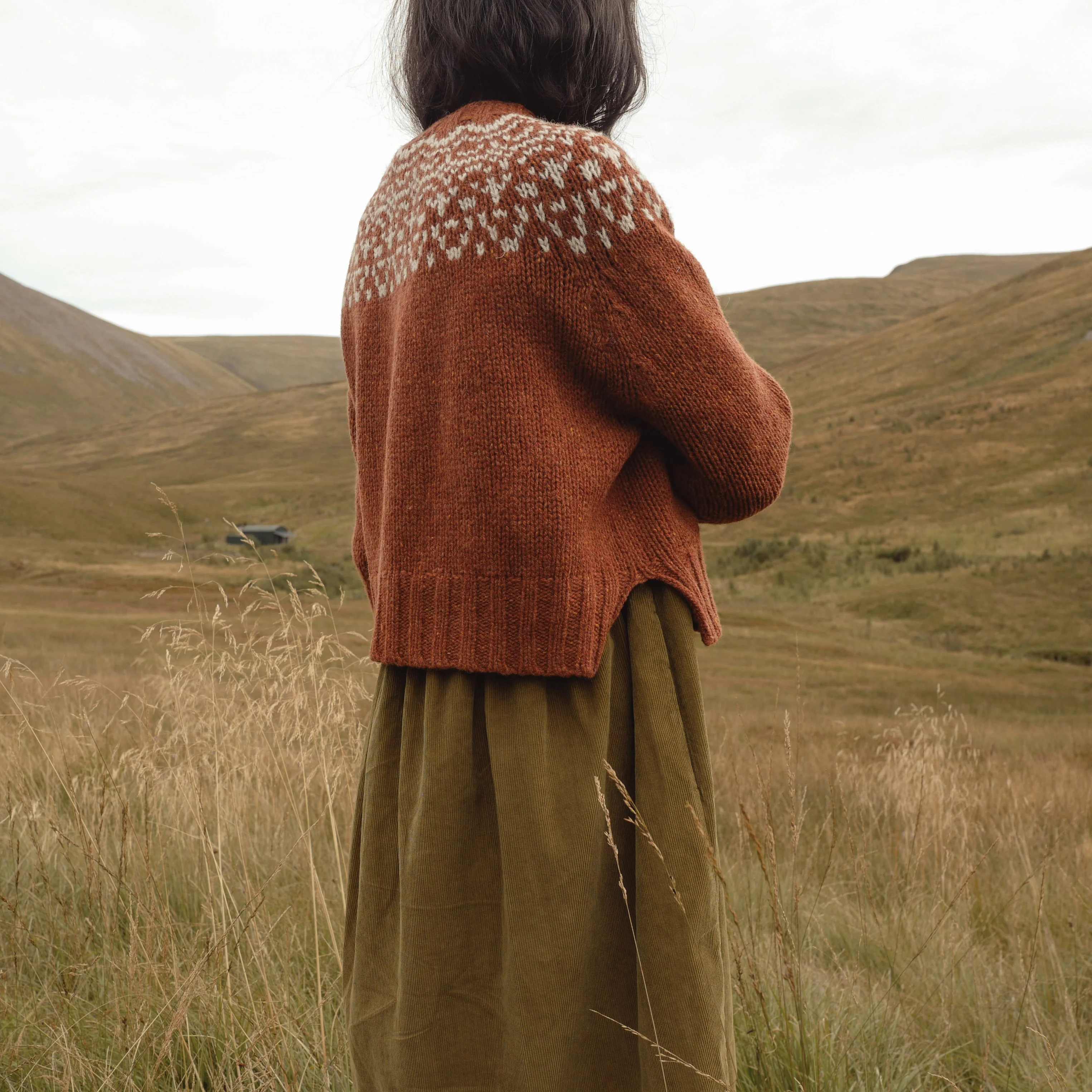 Cropped Isle Women's Sweater - Donegal Wool - Cinnamon - Image 7