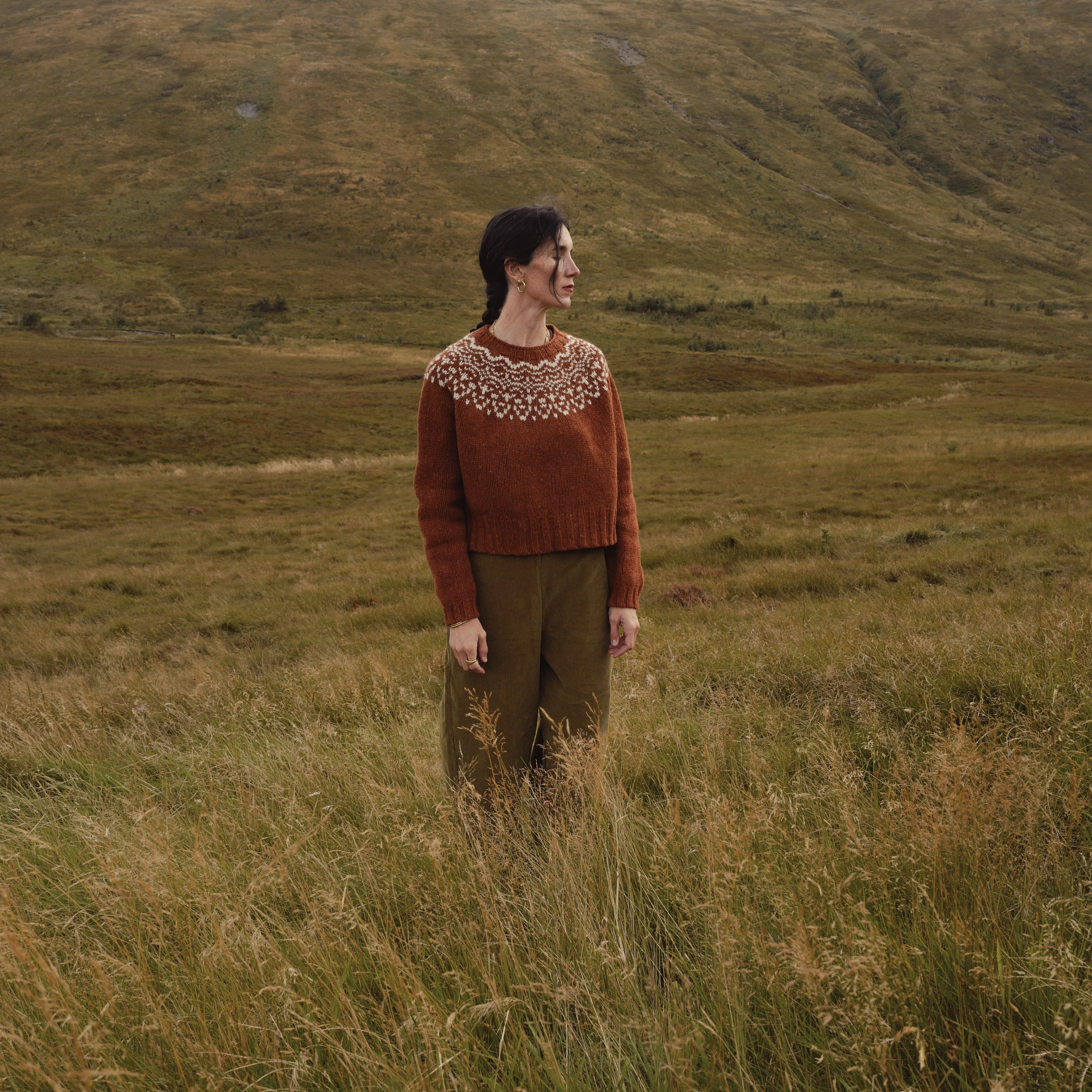 Cropped Isle Women's Sweater - Donegal Wool - Cinnamon - Image 8