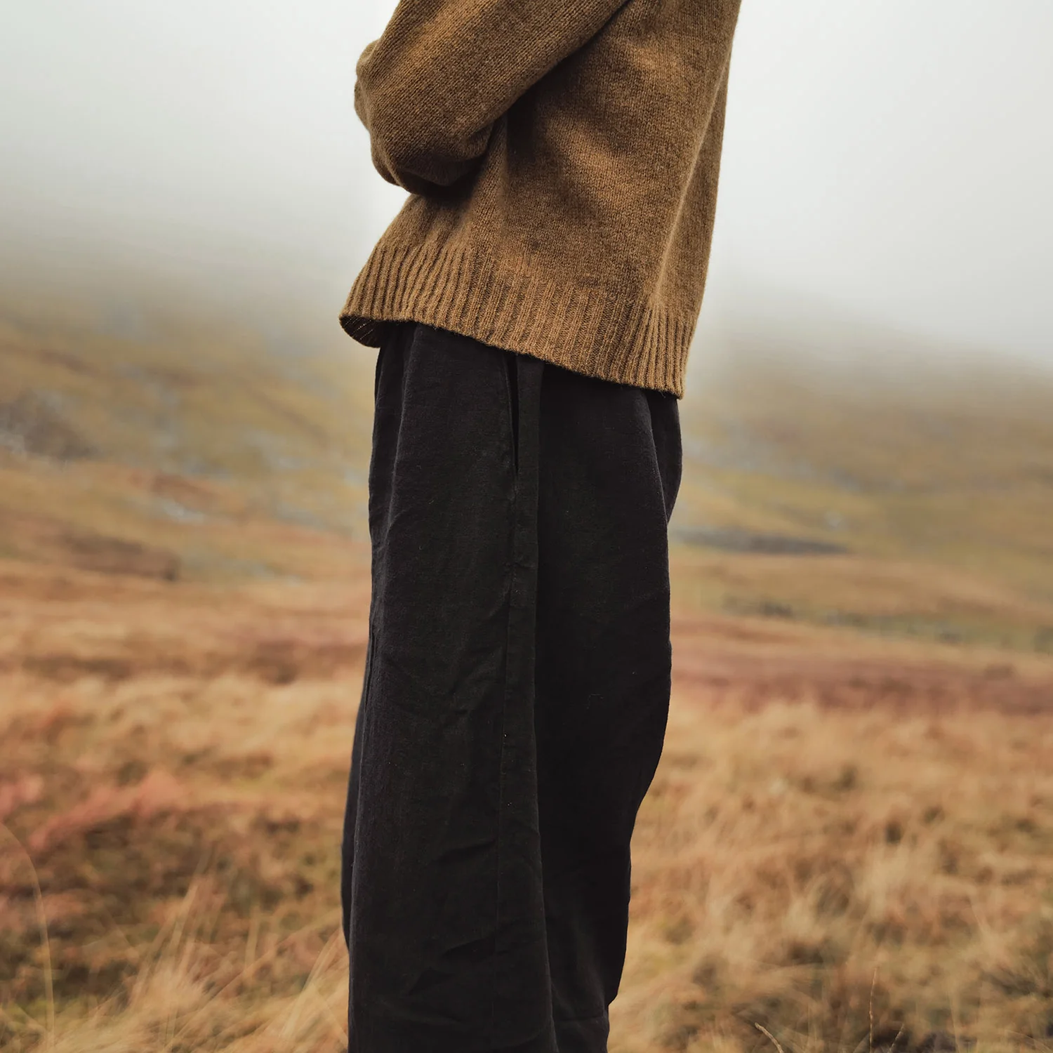 Hawthorn II Women's Trousers - Linen - Black - Image 2