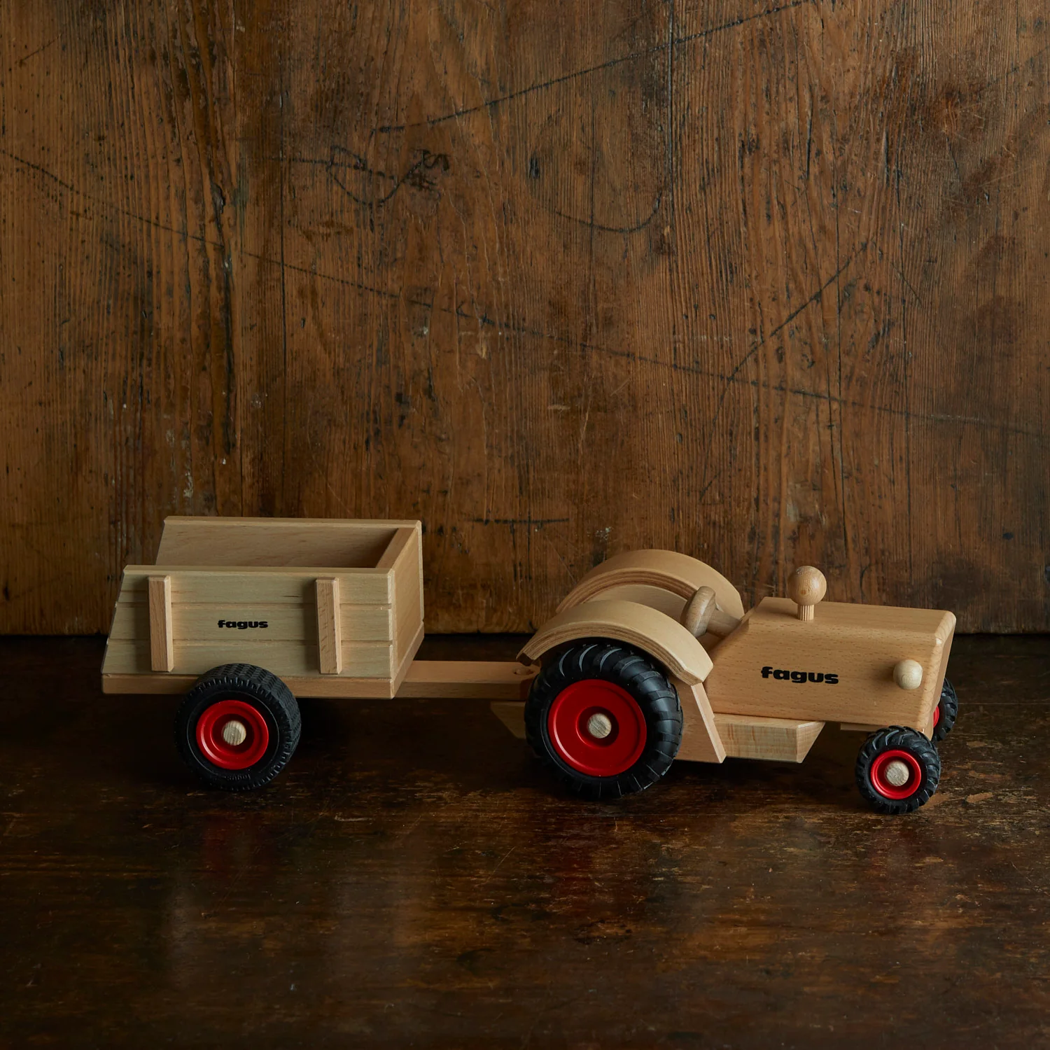 Wooden Classic Tractor - Image 4