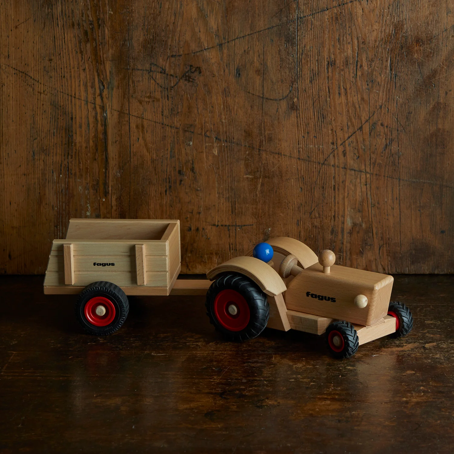 Wooden Classic Tractor - Image 5
