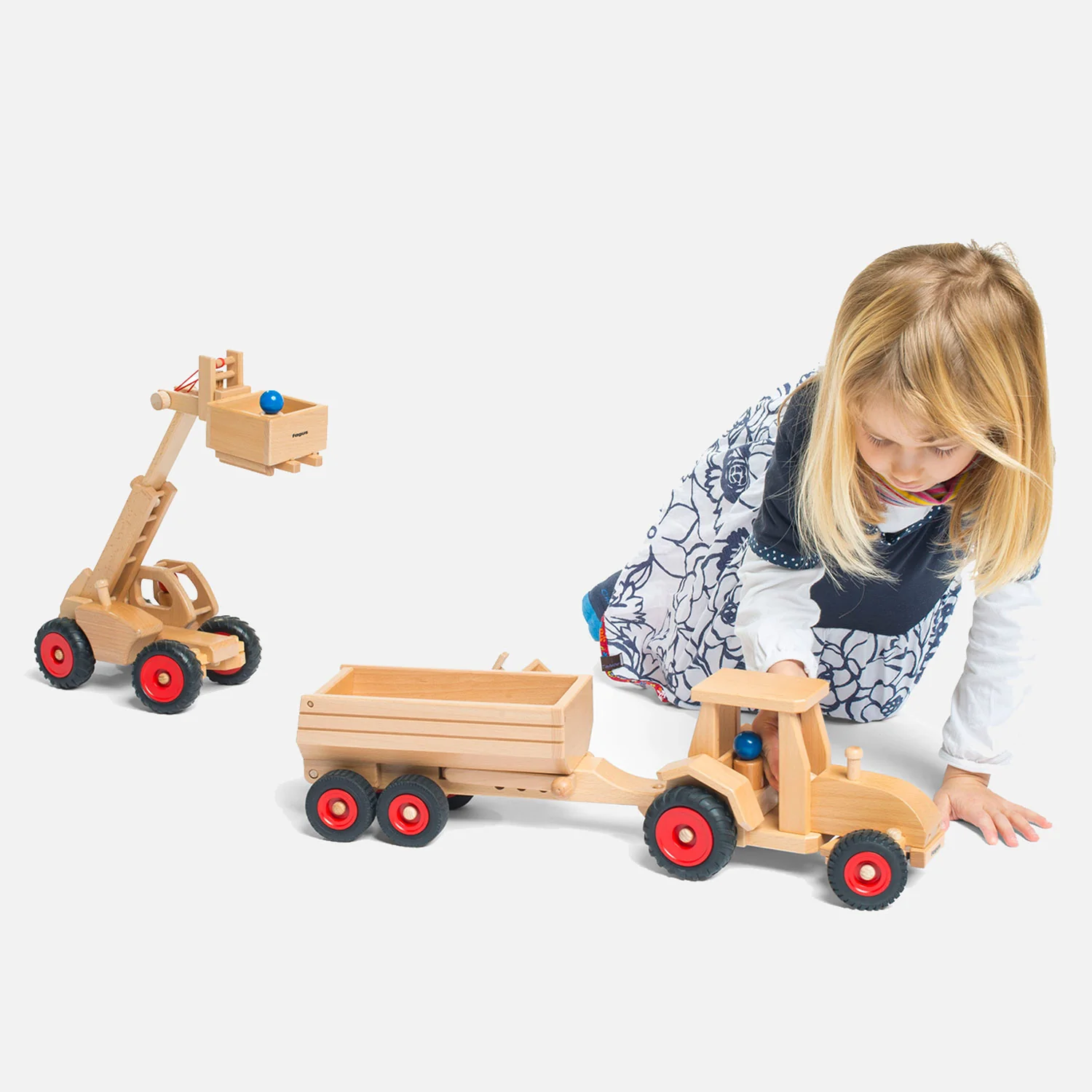 Wooden Classic Tractor - Image 6
